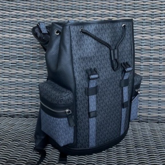 Michael Kors Cooper Signature Large Pocket Backpack Fur Trim - Picture 6 of 16